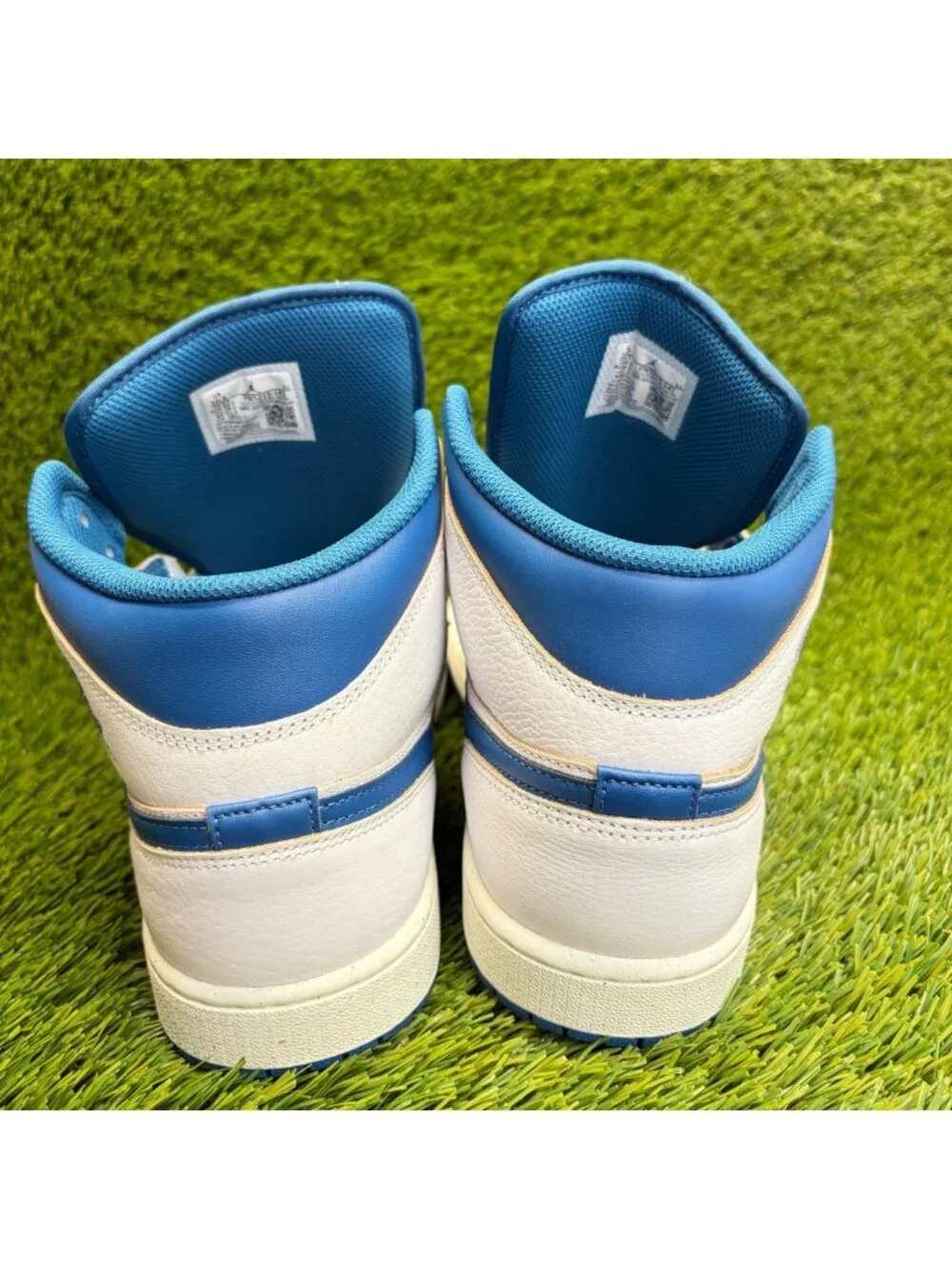 Nike Air Jordan 1 Mid SE Mens Size 10.5 White Blue Basketball Shoes Sneakers